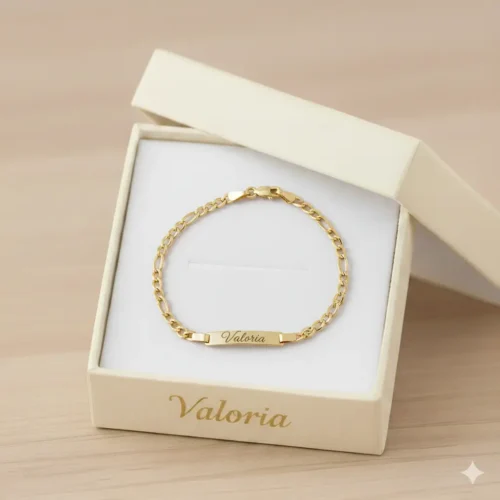 Pulsera para bebé elaborada con materiales seguros y hipoalergénicos. Su diseño delicado y cómodo está pensado para acompañar los primeros momentos con suavidad y estilo.