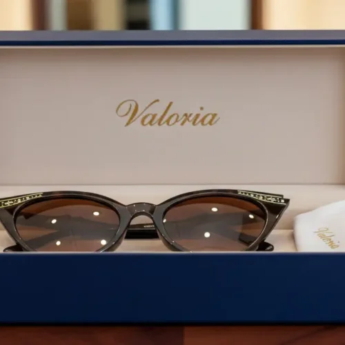 Gafas de diseño elegante Gafas de diseño elegante, ligeras y cómodas, que protegen tus ojos con estilo.