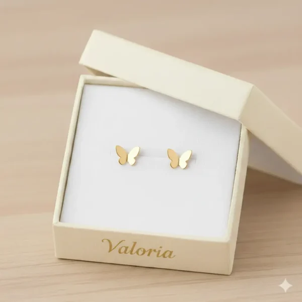 Pendientes de oro para bebé, delicados y seguros, ideales para acompañar sus primeros momentos con ternura y elegancia.